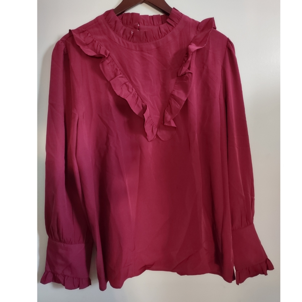 ANN TAYLOR PLUS SIZE TOP WITH RUFFLES AT FRONT - SIZE 2X.. NEW NEW WITH TAGS!